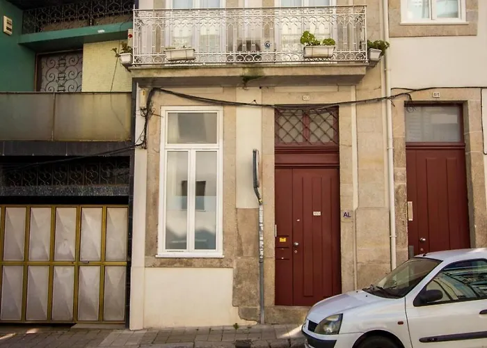 Guest H4u - Bonjardim Garden Center Apartmán