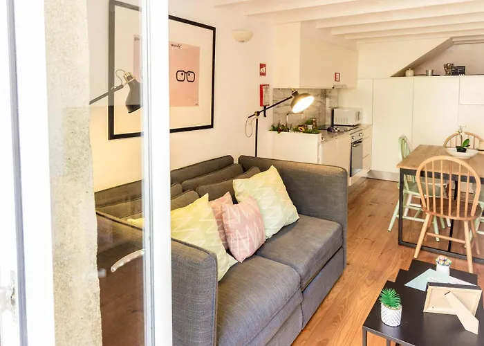 Guest H4u - Bonjardim Garden Center Apartmán