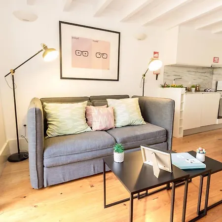 Guest H4u - Bonjardim Terrasse Center ポルト