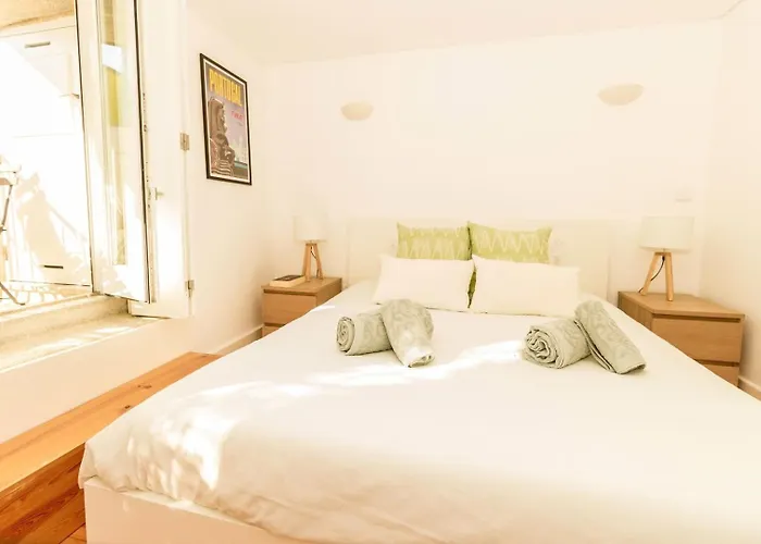 Guest H4u - Bonjardim Garden Center Apartman *